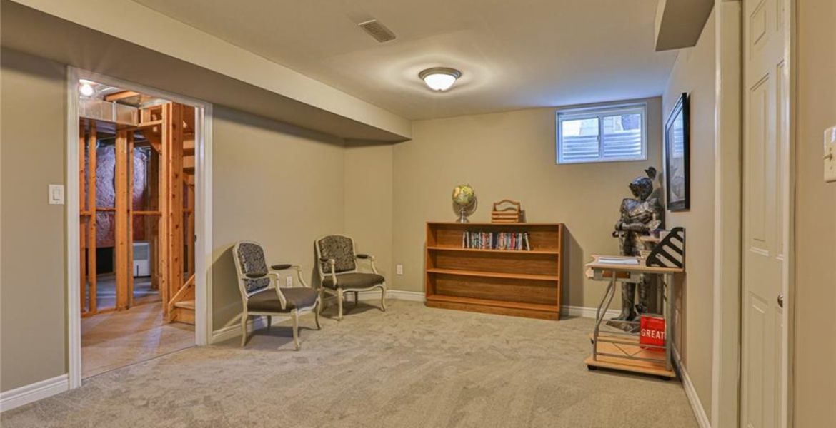 56 GRAND RIVER Avenue, Brantford, ON N3T 4W7 Nadene Aasla