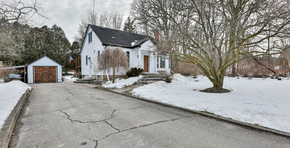 110 Oakhill Dr., Brantford, ON. Nadene Aasla