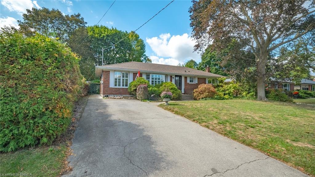 Spacious All-Brick Bungalow with Finished Basement in Echo Place, Brantford